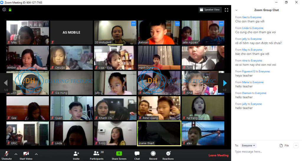 Học sinh tham gia các buổi học trực tuyến