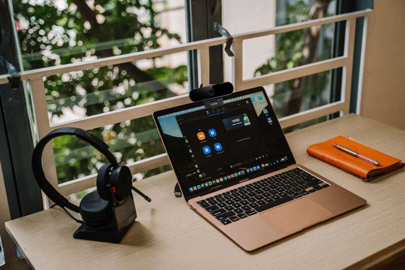 Top webcam và tai nghe làm việc tại nhà bán chạy nhất 2021