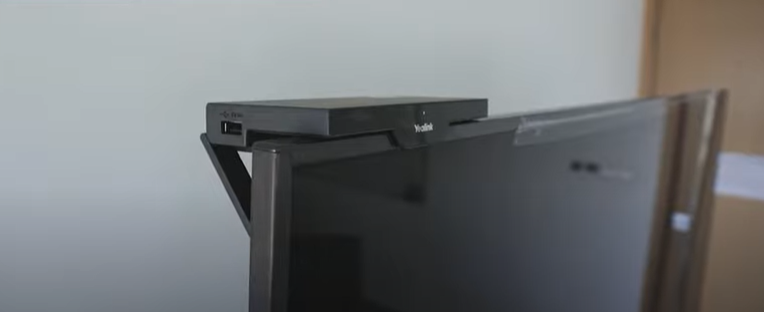 Giải pháp kết nối không dây cho máy chiếu Yealink Roomcast