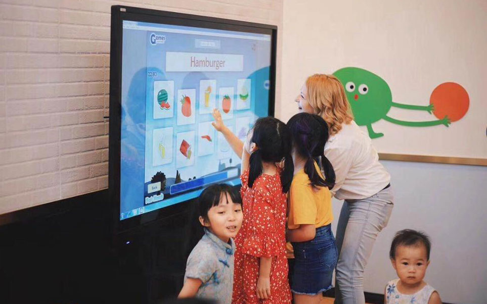 Bảng tương tác Smart Board - giải pháp hoàn hảo cho lớp học thông minh