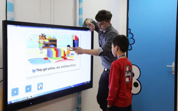 Bảng tương tác thông minh dạy tiếng Anh