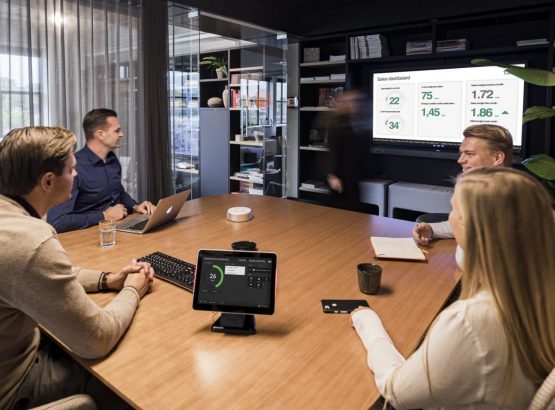 Giải pháp phần mềm thông minh cho Quản lý Phòng, Bàn & Khách và Biển hiệu Kỹ thuật số